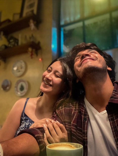 अर्णव म्हणजेच अभिनेता अभिजीत आमकर हा प्रसिद्ध अभिनेत्री नक्षत्रा मेढेकरला डेट करतोय. ते अनेक वर्ष रिलेशनमध्ये आहेत. अभिजीत आणि नक्षत्रा आता एका वहिनीवर प्रेक्षकांच्या भेटीला येणार आहे. 