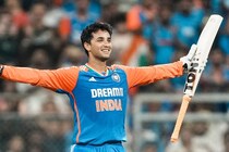 1600 खेळाडूचा डेब्यू, पण जे कुणालाच जमलं नाही ते अभिषेकने करून दाखवलं, टी20 क्रि