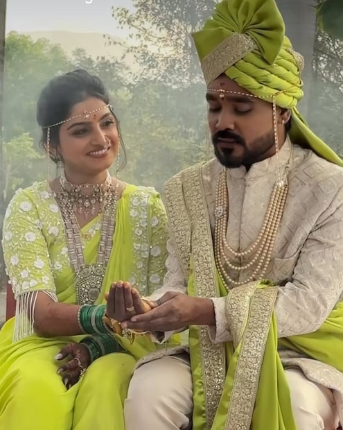 गोकुळचं मराठी इंडस्ट्रीशी खास कनेक्शन आहे. गोकुळ हा मराठी सिनेसृष्टीत अभिनेता, लेखक आणि दिग्दर्शक म्हणून काम करतोय. दोघेही एकाच क्षेत्रात असून लग्नाच्या वेळी दोघे आनंदात दिसले.