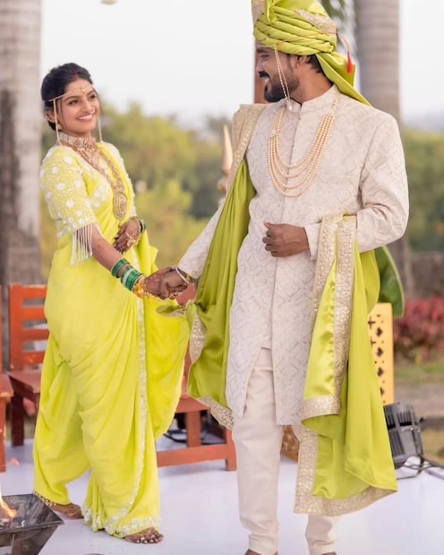 कोमलचा नवरा आहे तरी कोण असा प्रश्न अनेकांना पडला आहे. कोमलच्या नवऱ्याचं मराठी इंडस्ट्रीशी खास कनेक्शन आहे. गोकुळ दशवंती असं कोमलच्या नवऱ्याचं नाव आहे. कोमल आणि गोकुळ अनेक वर्ष रिलेशनमध्ये होते.