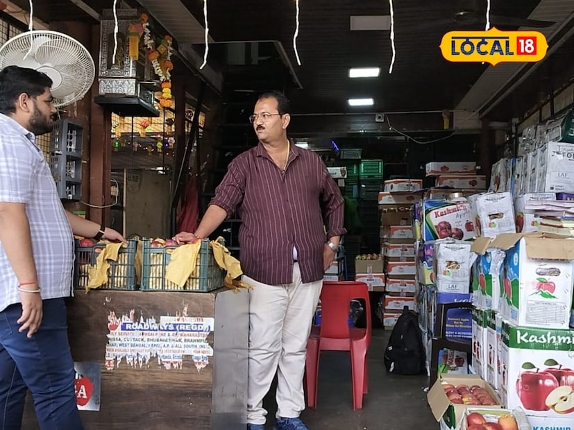 गुलटेकडी मार्केटमध्ये यंदा देशी सफरचंदांचा पुरवठा घटला आहे. हिमाचल प्रदेश आणि काश्मीरमध्ये झालेल्या अतिवृष्टीमुळे सफरचंद बागांना मोठा फटका बसला. स्थानिक उत्पादन घटल्याने बाजारात या परदेशी सफरचंदांना मागणी वाढली आहे. ही जागा अफगाणिस्तानातील सफरचंदांनी घेतली असून ग्राहकांकडून पसंती मिळत आहे. 