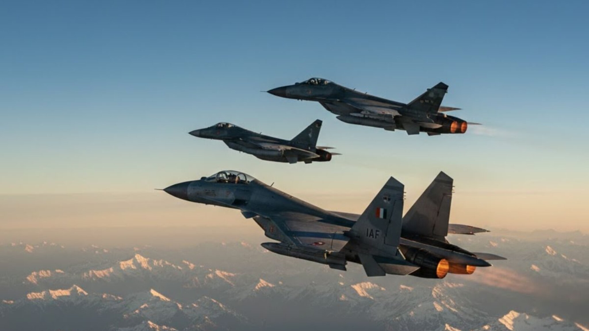 तेजसच नाही भारताकडे आहेत 'हे' महाशक्तीशाली विमानं; किंमत आणि फीचर्स माहितीयत का?