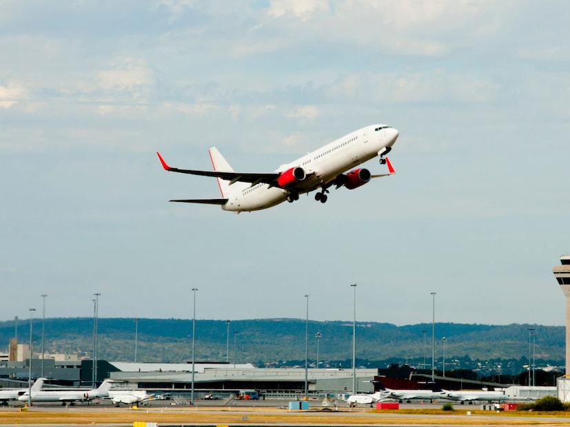 अनेकांना हे जाणून भीती वाटू शकते की पायलट विमानात झोपतात, परंतु सत्य हेच आहे की ही संपूर्ण प्रक्रिया उड्डाणाच्या सुरक्षिततेचा एक अविभाज्य भाग आहे. चांगला आराम केलेला पायलट हा थकलेल्या पायलटापेक्षा निश्चितच अधिक सुरक्षितपणे विमान हाताळू शकतो.