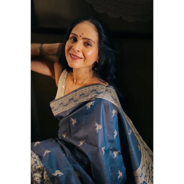 या फोटोत त्यांच्या चेहऱ्यावर असलेलं तेज पाहणाऱ्या प्रत्येकाला मोहून टाकतंय.  बॅनेल्स डाएट आणि योगामुळे त्यांना हे शक्य झालं आहे. 