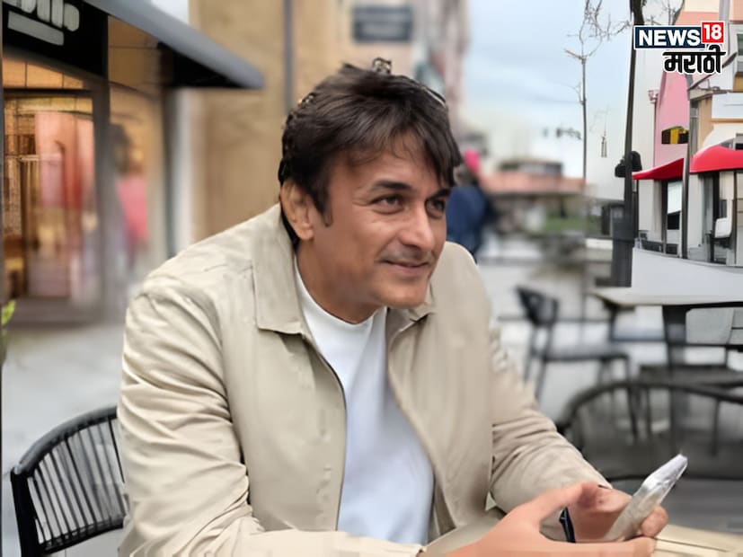 अजिंक्य देव हे दिवंगत अभिनेते रमेश देव यांचे चिरंजीव आहेत. वडील रमेश देव आणि आई सीमा देव यांच्या अभिनयाचा वारसा अजिंक्य देव पुढे चालवत आहेत. अजिंक्य देव यांचा असा मी तशी मी आणि 120 बहादूर हा सिनेमा प्रेक्षकांच्या भेटीला येत आहे. या सिनेमाच्या निमित्तानं मुलाखतीत बोलताना अजिंक्य देव यांनी नेपोटिझमवर भाष्य केलं.