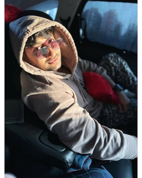 परशाचे काही आगामी सिनेमे पाइपलाइनमध्ये आहेत. तो सध्या कुठे आहे काय करतो याबाबत फार अपडेट त्याने चाहत्यांबरोबर शेअर केलेली नाही. पण प्रसिद्धीपासून दूर असला तरी आकाश परशा म्हणून प्रेक्षकांच्या मनात अजूनही त्याचं स्थान टिकवून आहे.  