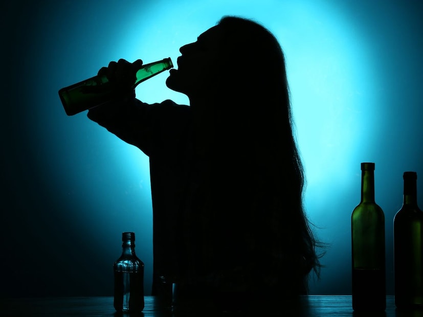 सामाजिक दृष्टिकोनमहाराष्ट्रात दारू पिणे अनेक ठिकाणी अजूनही सामाजिकदृष्ट्या नकारात्मक मानले जाते.
गोव्यात, पर्यटनामुळे दारू पिणे किंवा बारमध्ये बसणे हे पूर्णपणे सामान्य आहे.