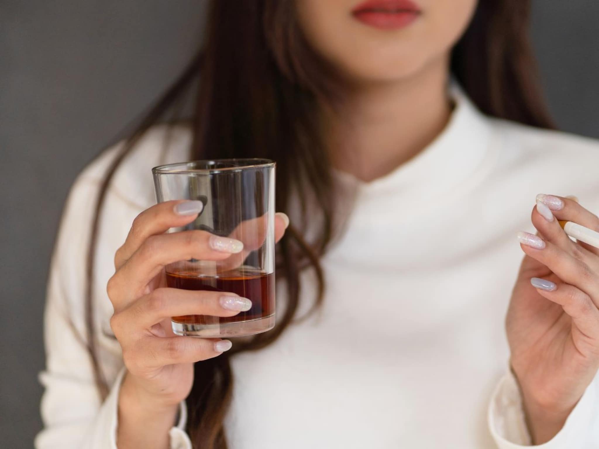 Alcohol Fact : थंडीत दारू प्यायल्याने शरीर खरोखर गरम होतं का? तज्ज्ञांकडून वैज्ञानिक सत्य समजून घ्या