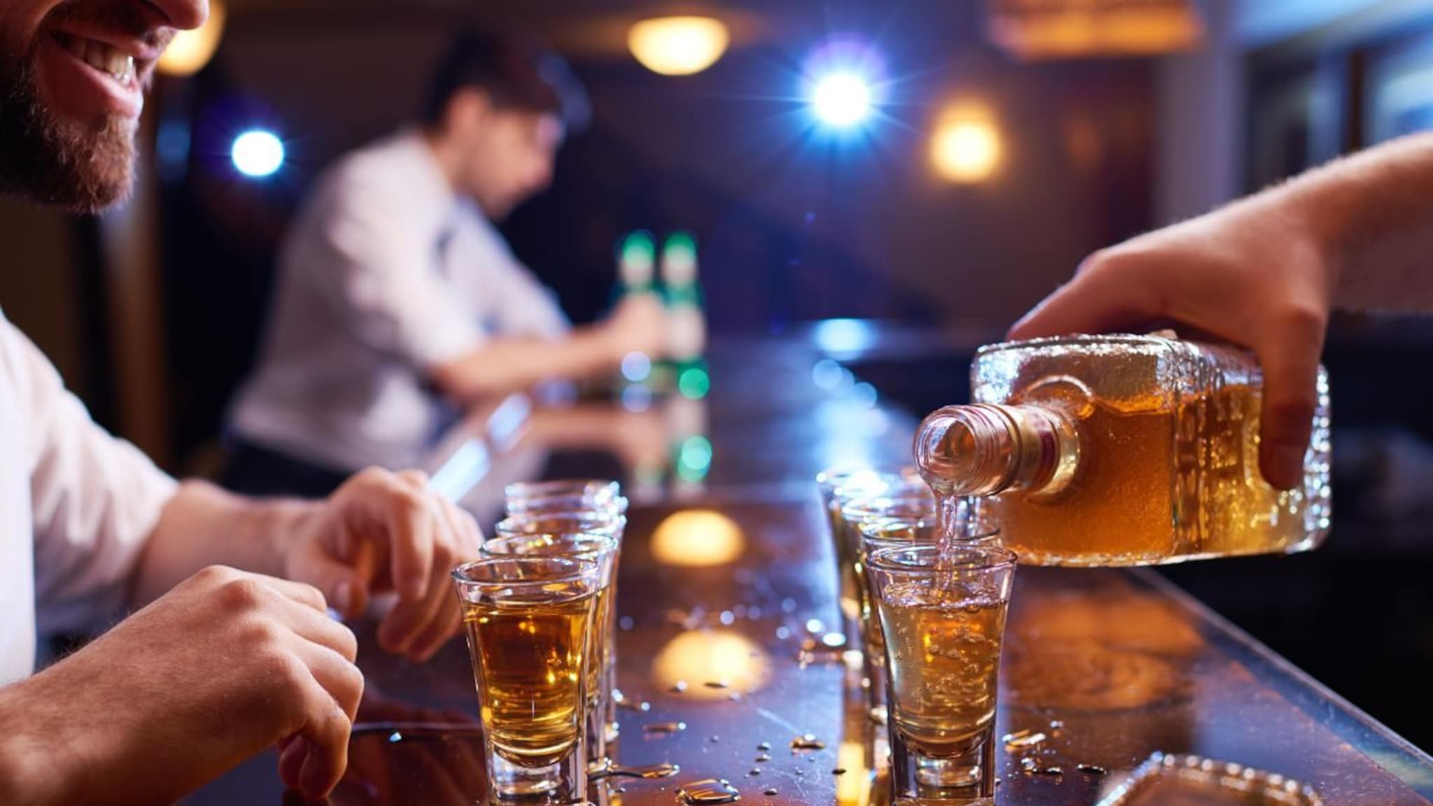 Alcohol Price In Goa : गोव्यात दारू इतकी स्वस्त का मिळते? खरं कारण कळालं म्हणाल, 'असं पण असतं का?'