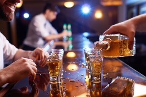 गोव्यात दारू इतकी स्वस्त का मिळते? खरं कारण कळालं म्हणाल, 'असं पण असतं का?'