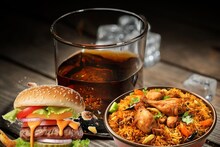 Alcohol Fact : वाइन, बिअर, व्हिस्कीनंतर काय खाऊ नये? 99 टक्के लोक करतात 'या' चुका