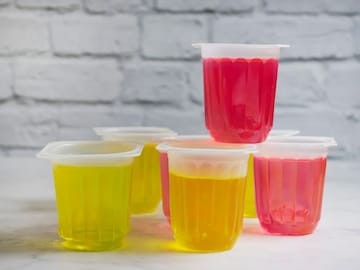 Alcohol Fact : स्टील की प्लास्टिक, दारूसाठी कोणता ग्लास सुरक्षित?