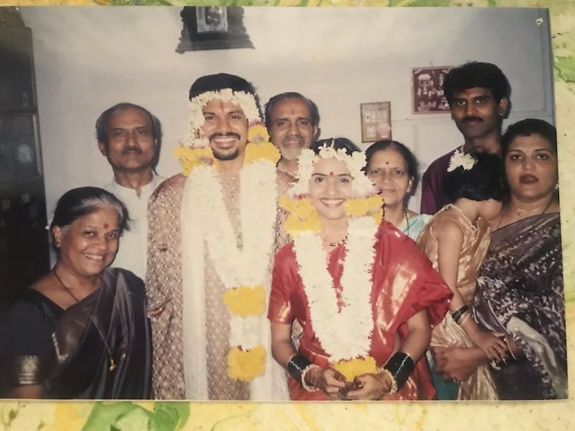 अमृता 16 वर्षांची असताना संदेशच्या प्रेमात पडली होती. अमृताच्या प्रपोजला संदेशने आधी नकार दिला होता. नुकत्याच एका कार्यक्रमात बोलताना अमृता आणि संदेश यांनी त्यांच्या लव्ह स्टोरीबद्दल सांगितलं. अमृता म्हणाली, 16 वर्षांची असताना मी त्याच्या प्रेमात पडली, त्याने मला नकार दिला.