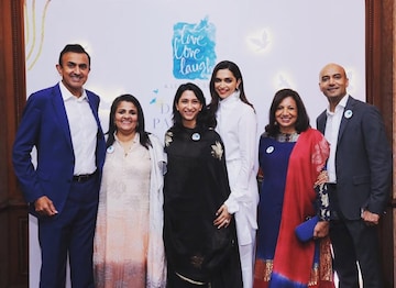 दीपिकाच्या बहिणीचा साखरपुडा संपन्न,धर्मेंद्र यांच्या कुटुंबाशी जोडणार जवळचं नातं