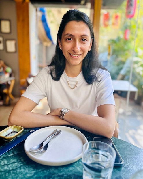 रोहन आचार्य आणि अनीशाचे लग्न झाल्यानंतर दीपिका पदुकोण आणि तिचे कुटुंब हे आपोआपच धर्मेंद्र यांच्या कुटुंबाचे नातेवाईक बनतील.