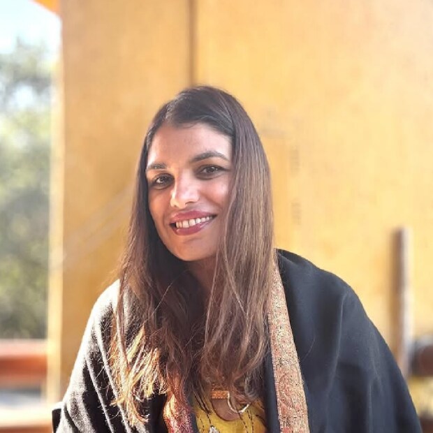 शालेय शिक्षणानंतर अनुराधा यांनी जीबी पंत विद्यापीठातून इंजिनीअरिंगची पदवी मिळवली. घरच्या परिस्थितीमुळे त्यांनी लगेच एका खासगी कंपनीत नोकरी पत्करली. पण काही काळ नोकरी केल्यानंतर त्यांना जाणवले की त्यांचे खरे ध्येय हे यूपीएससी आहे. त्यानंतर त्यांनी खासगी नोकरी सोडून दिली आणि पूर्ण वेळ यूपीएससीच्या तयारीला सुरुवात केली. 