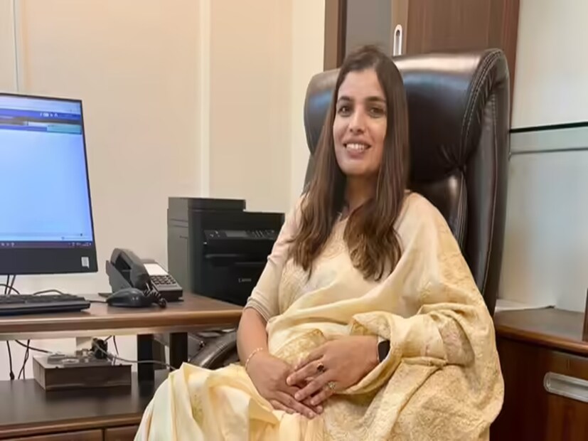 घरची आर्थिक बाजू कमकुवत असल्याने, शिक्षणासाठी त्यांनी हरिद्वारमधील जवाहर नवोदय विद्यालयामध्ये प्रवेश घेतला आणि तिथूनच आपले पुढील शिक्षण पूर्ण केले. अनुराधा यांना गुणवत्ता आणि कष्ट करण्याची तयारी असल्याने, त्यांनी आपल्या शिक्षणात कधीही खंड पडू दिला नाही. 