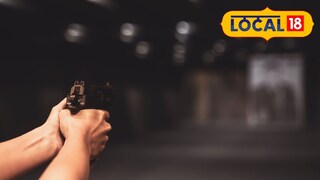 सराईतांचा पोलिसांवरच गोळीबार (प्रतिकात्मक फोटो) सराईतांचा पोलिसांवरच गोळीबार (प्रतिकात्मक फोटो)