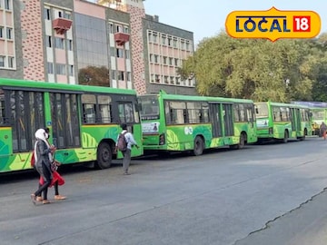 दरवाजात अडकली तरुणी (फाईल फोटो) दरवाजात अडकली तरुणी (फाईल फोटो)