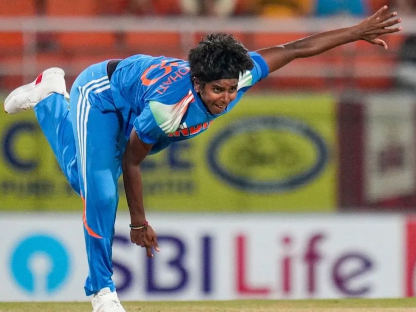 अरुंधती रेड्डी ही भारताची वेगवाग गोलंदाज आहे. तिने भारतासाठी आतापर्यंत 11 वन डे आणि 38 टी-20  सामने खेळले आहेत. या दरम्यान तिने वनडे मध्ये 15 तर टी-20 मध्ये एकूण 34 विकेट्स काढल्या आहेत.