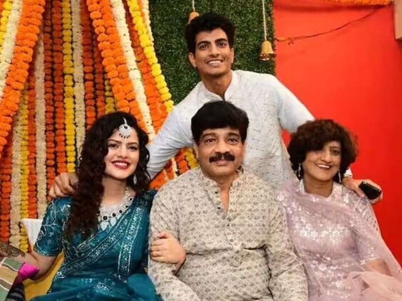 स्मृतीच्या वडिलांना हार्टअटॅक आल्यानंतर पलाशला मोठा धक्का बसला होता.कारण पलाशला स्मृतीचे वडील श्रीनिवास मंधाना खूप आवडायचे.त्यामुळे त्यांच्या आजारपणाच्या बातमीने त्यांना धक्का बसला.त्यामुळे त्याने लग्न समारंभ पुढे ढकलण्याचा निर्णय घेतला,अशी माहिती पलाशच्या आईने टाइम्स ऑफ इंडियाला दिली. 