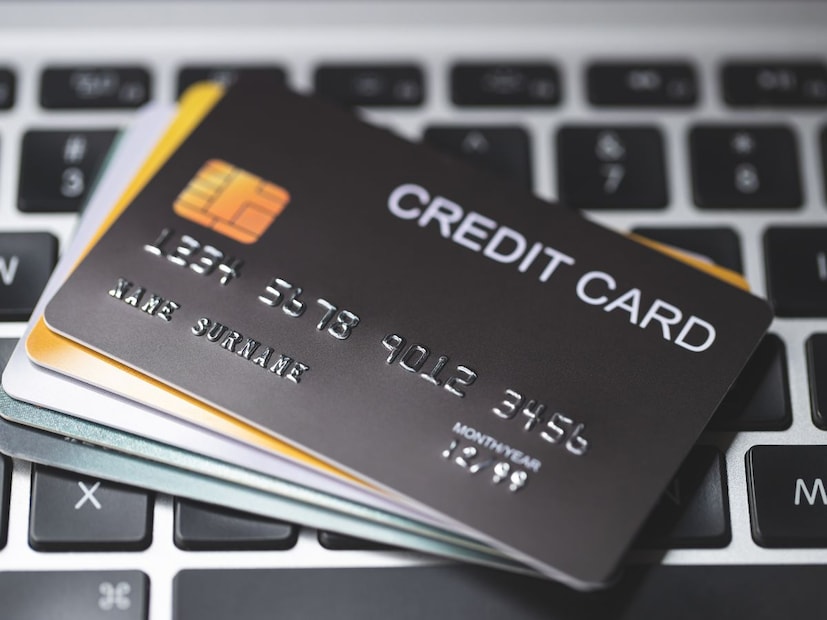 एटीएममध्ये ‘कॅन्सल’ बटण दोनदा दाबल्याने हॅकिंग थांबते हा दावा फक्त सोशल मीडियावरची अफवा आहे. खरं सुरक्षेसाठी जागरूकता, सुज्ञ निर्णय आणि बँकेच्या मार्गदर्शक सूचना यांवरच विसंबून राहणे योग्य.