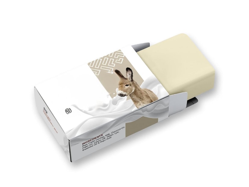  यासोबतच दुधात मोठ्या प्रमाणावर अँटिऑक्सिडंट्स सुद्धा असतात जे त्वचेसाठी फायदेशीर ठरतात. अँटिऑक्सिडंट्स त्वचेचे संरक्षण करतात आणि हानिकारक घटकांपासून त्वचेचे रक्षण करते.