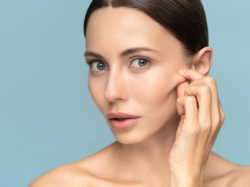  गाढविणीचे दूध त्वचेवरील पेशी जीवंत करतं आणि त्वचेच्या समस्या दूर करतं. त्यामुळे त्वचा तजेलदार दिसते. गाढविणीच्या दुधाच्या साबणाने आंघोळ केल्याने त्वचेवरील डाग, मुरम आणि सुरकुत्या कमी होण्यास मदत होते, असं म्हटलं जातं.