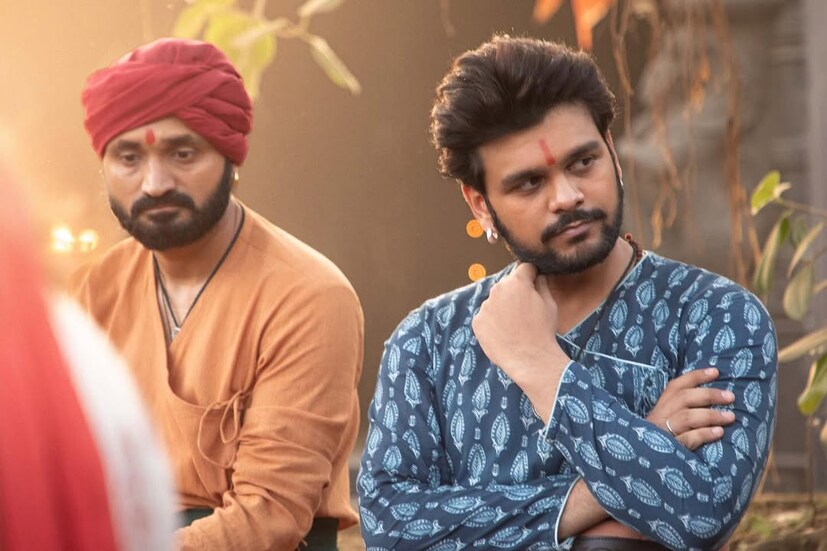 भव्य गांधीने २०१७ मध्ये शो सोडल्यानंतर, त्याने पैशांमुळे शो सोडल्याच्या बातम्या मीडियामध्ये आल्या होत्या. अखेर भव्यने यावर मौन सोडले आहे. भव्य म्हणाला, 