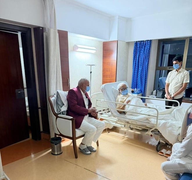 हृदय शस्त्रक्रिया पार पडल्यानंतर छगन भुजबळ यांची प्रकृती आता स्थिर आहे, पण कमाली तब्येत खालावली आहे. 