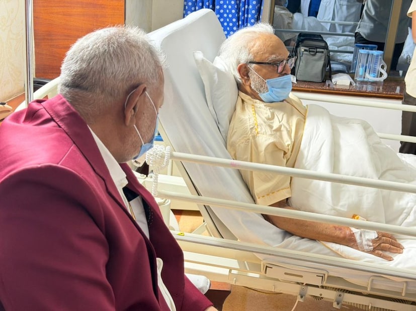 पण, आता हा वाद विसरून दोन्ही नेते एकत्र आले. भुजबळ यांची प्रकृती स्थिर असून ते लवकरच पूर्णपणे बरे होऊन आपल्या कार्यात पुन्हा सक्रिय होतील, अशी माहिती छगन भुजबळ यांच्या कार्यालयाकडून देण्यात आलीये.