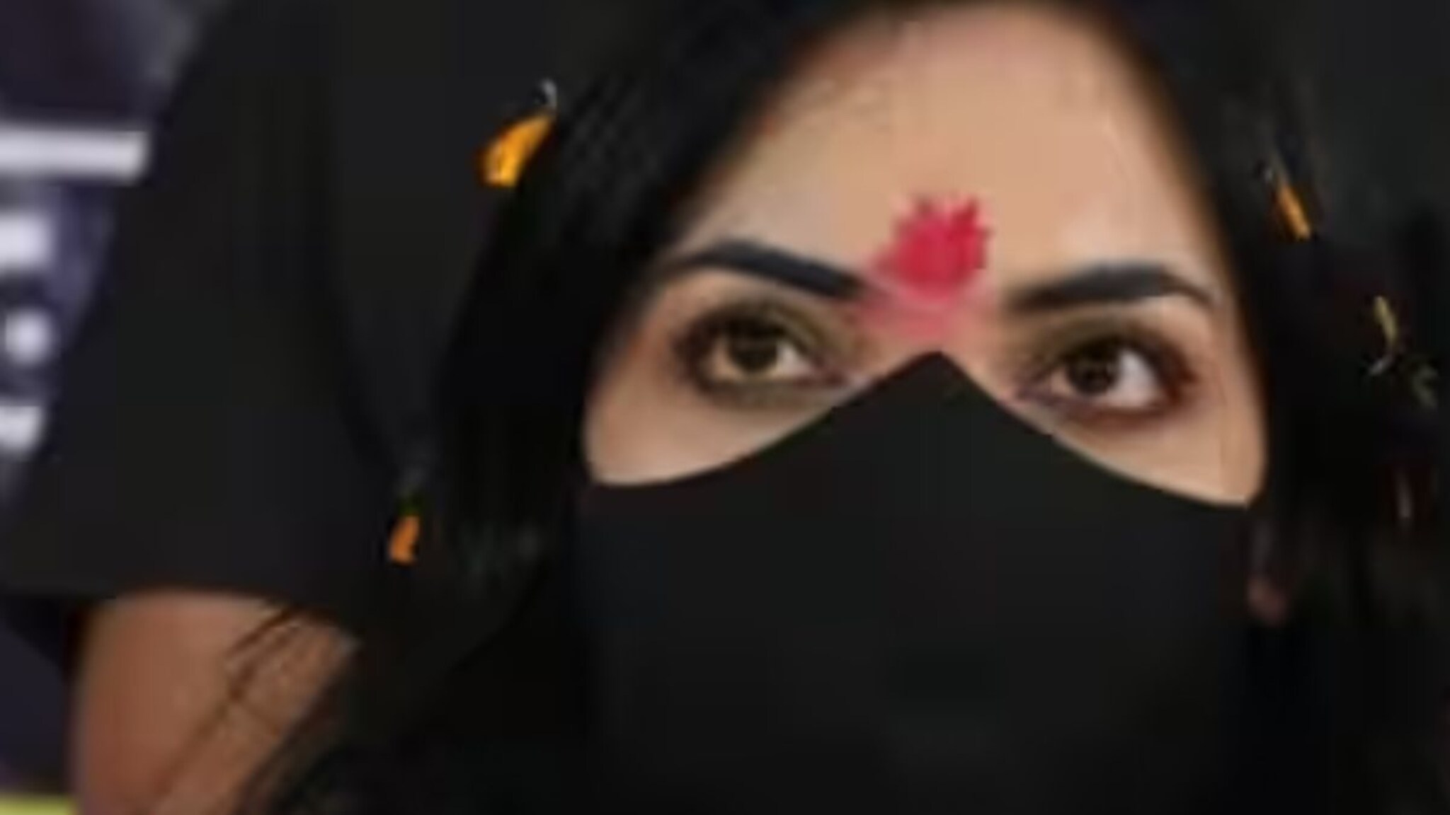 'ही' महिला नेता का काढत नाही तोंडाचा मास्क? कोण आहे बिहारमधील पुष्पम प्रिया चौधरी?