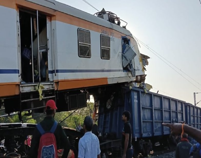 जवळपास 10 तासाहून अधिक काळ हे रेस्क्यू ऑपरेशन सुरू होते. 11 प्रवाशांच्या मृत्यूची आणि सुमारे डझनभर लोक जखमी झाल्याची पुष्टी झाली आहे.