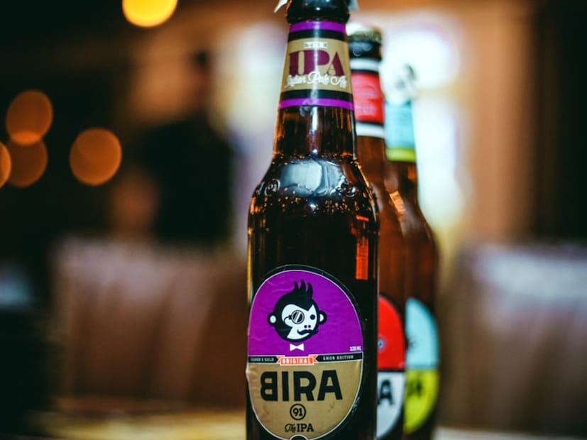 संकटाची सुरुवात कशी झाली?डिसेंबर 2022 मध्ये कंपनीने आपले नाव B9 Beverages Private Limited वरून B9 Beverages Limited असे बदलले. हे IPO साठीचे पाऊल होते, पण याच बदलामुळे संकट ओढवले. भारतातील दारू उद्योग राज्यांच्या नियमांनुसार चालतो. त्यामुळे अनेक राज्य सरकारांनी या बदलानंतर बीरा 91 ला “नवीन कंपनी” मानले. परिणामी, जुन्या परवानग्या रद्द झाल्या आणि नव्या परवानग्या घेण्यासाठी 4-6 महिने लागले. या काळात बीरा 91 ची विक्री थांबली, आणि सुमारे ₹80 कोटींचा माल राईट-ऑफ करावा लागला.