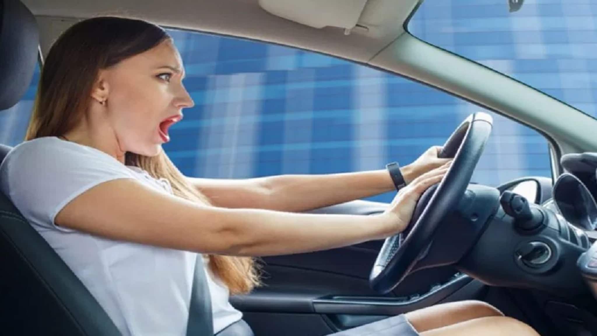 ब्रेक फेल होण्यापूर्वी कार देते 'ही' वॉर्निंग! दुर्लक्ष केल्यास वाढेल धोका