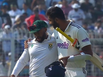 आधी बुटका म्हणाला, मग चूक सुधारली... मॅचनंतर बुमराहने बऊमासोबत काय केलं? Video आधी बुटका म्हणाला, मग चूक सुधारली... मॅचनंतर बुमराहने बऊमासोबत काय केलं? Video