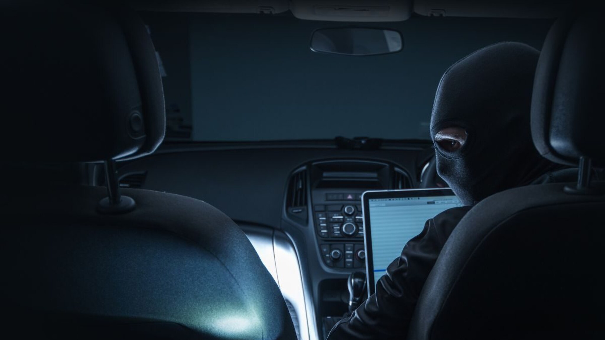 Moblie चं नाहीतर Car सुद्धा होऊ शकते हॅक? 99 टक्के लोक करतात अशा चुका!