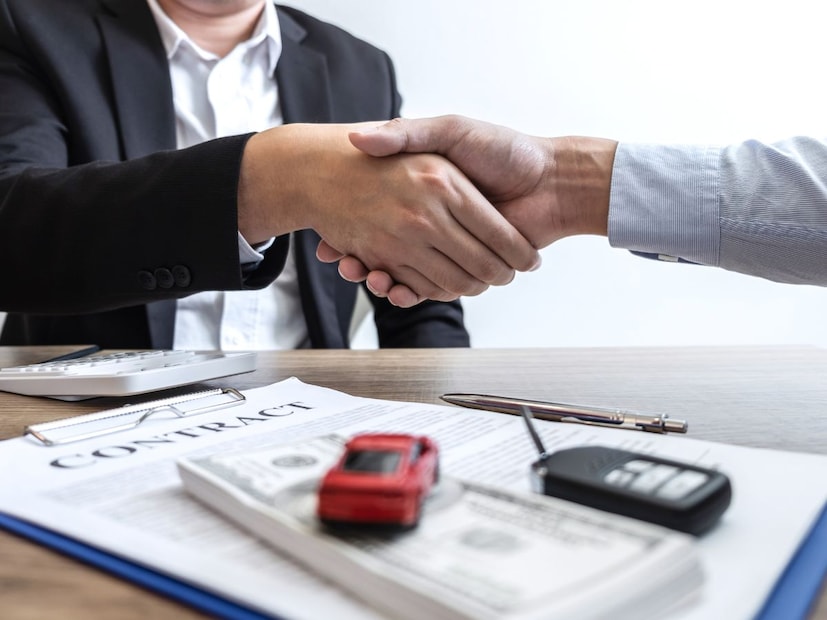 स्वतः इन्शुरन्स घेतल्याचे फायदेजर तुम्ही डिजिटल प्लॅटफॉर्मवरून पॉलिसी घेतली तर…
जीरो डेप्रिसिएशन, रिटर्न टू इनव्हॉइस, रोडसाइड असिस्टन्स, इंजिन प्रोटेक्शन यांसारखे आवश्यक अॅड-ऑन स्वतःच्या गरजेनुसार निवडू शकता. ऑनलाइन प्रक्रियेत कमिशन लागत नाही आणि सर्वकाही पारदर्शक राहतं.
