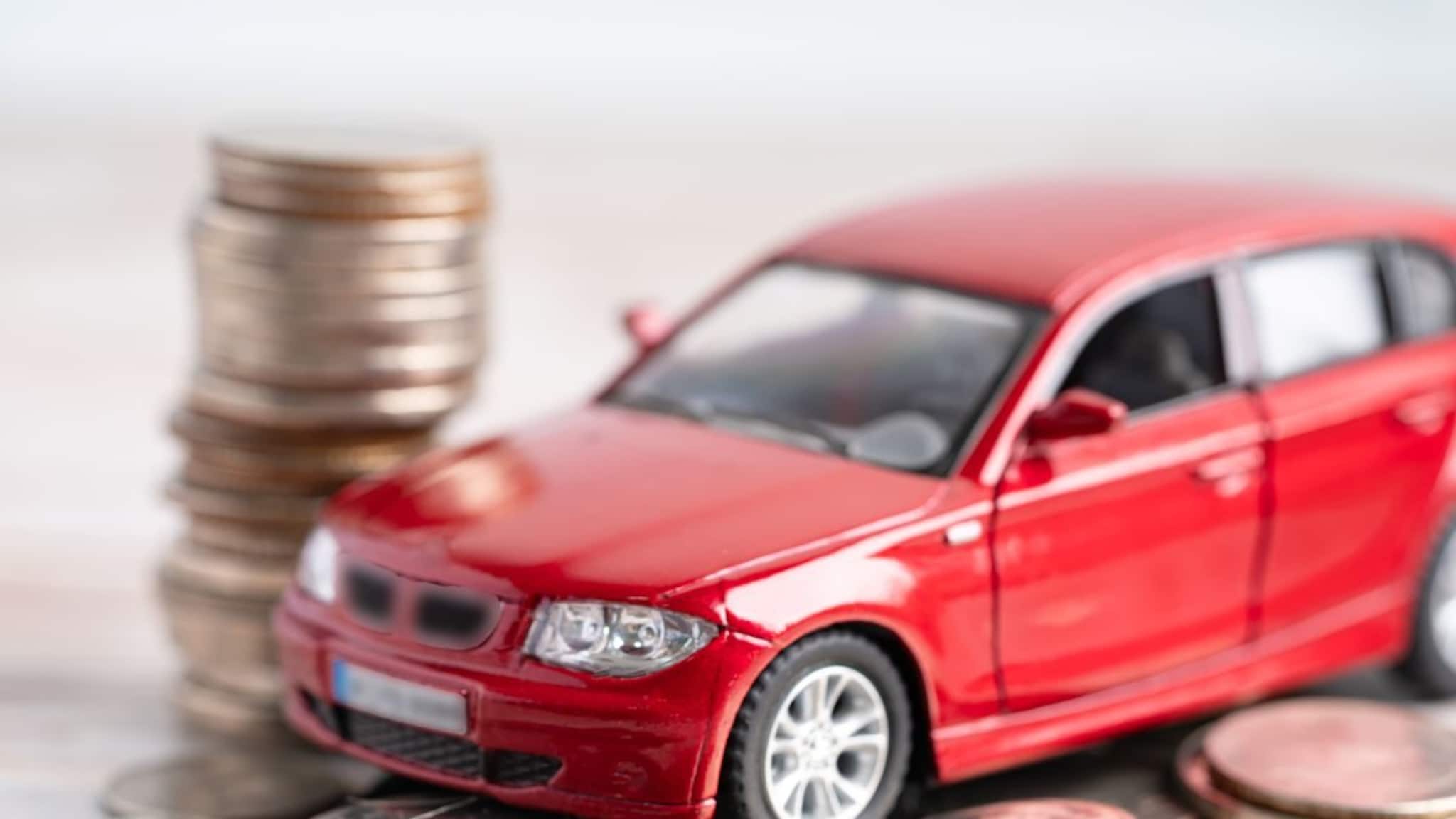 Car and Bike Insurance : थर्ड पार्टी की कॉम्प्रिहेन्सिव्ह, गाडीसाठी कोणतं इन्शुरन्स बेस्ट? निवडताना 'या' चुका टाळा