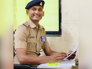 लव्ह, सेक्स अन् धोका; ट्रेनी PSI चा तरुणीसोबत भयानक कृत्य समोर लव्ह, सेक्स अन् धोका; ट्रेनी PSI चा तरुणीसोबत भयानक कृत्य समोर