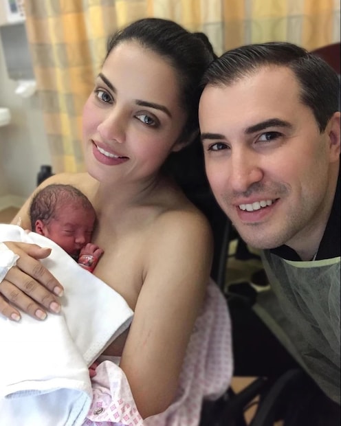 एका मुलाखतीत सेलिनाने सांगितले होते की, त्यांच्या कुटुंबीयांनीच त्यांची ओळख लग्नाच्या दृष्टीने करून दिली होती. २०११ मध्ये ऑस्ट्रियातील एका हजारो वर्षे जुन्या मोनेस्ट्रीमध्ये दोघांनी लग्न केले होते.