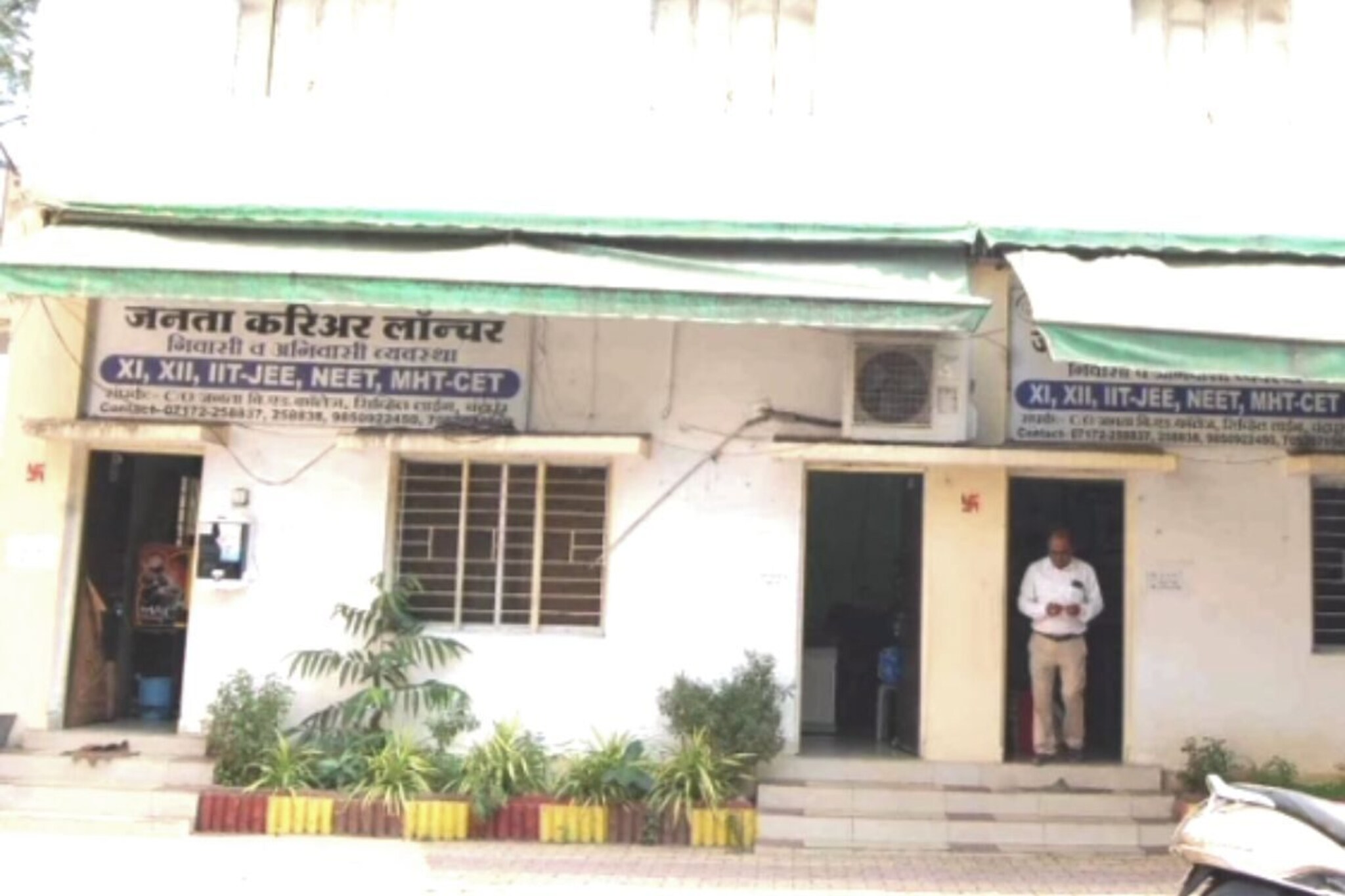 'बाबा, हॉस्टेलमध्ये त्रास देताय' 17 वर्षीय लेकाने संपवलं आयुष्य,वडिलांचा टाहो