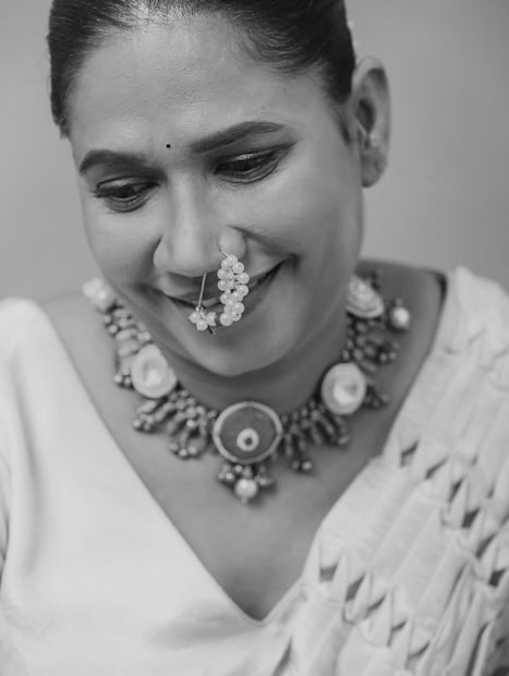 छाया कदम राहतात मुंबईत पण गावची ओढ त्यांना शांत बसू देत नाही. आपल्या गावावर त्यांचं प्रचंड प्रेम आहे. सतत गावी जाणाऱ्या छाया कदम यांचं गाव आहे तरी कोणतं. 