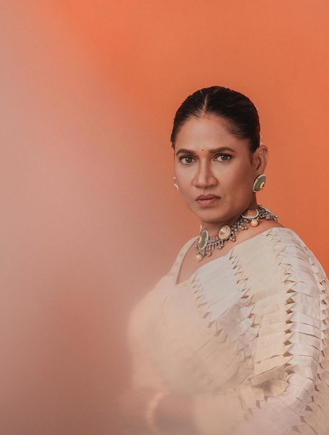 सिनेमा, अवॉर्ड्सच्या निमित्तानं छाया कदम जग फिरल्या आहेत. पण त्यांना त्यांच्या गावाची ओढ मात्र कायम लागलेली असते. छाया कदम वरचेवर त्यांच्या गावी जाताना दिसतात. 