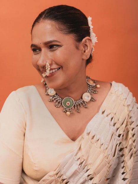 छाया कदम यांचा भाऊ आणि वहिनी कोकणात राहतात. छाया कदम यांनी त्यांच्या आयुष्यातील बराचसा काळ त्यांच्या गावी घालवला आहे. त्यामुळे गावच्या मातीची ओढ त्यांना कायम लागलेली पाहायला मिळते. कोकणातील धामापूर हे छाया कदम यांचं मूळ गाव आहे. 