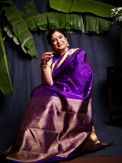 मराठी अभिनेत्री चिन्मयी सुमीत नेहमीच तिचं मत स्पष्टपणे मांडत आली आहे. मग ते मराठी भाषेसंदर्भात असोत, मराठी शाळांविषयी असोत किंवा एखाद्या सिनेमाविषयी असोत. अनेक सामाजिक मुद्द्यांवरही चिन्मयी बिनधास्तपणे बोलताना दिसते. चिन्मयीचं असंच एक बिनधास्त वक्तव्य सध्या चर्चेत आलं आहे. मराठी अभिनेत्री चिन्मयी सुमीत नेहमीच तिचं मत स्पष्टपणे मांडत आली आहे. मग ते मराठी भाषेसंदर्भात असोत, मराठी शाळांविषयी असोत किंवा एखाद्या सिनेमाविषयी असोत. अनेक सामाजिक मुद्द्यांवरही चिन्मयी बिनधास्तपणे बोलताना दिसते. चिन्मयीचं असंच एक बिनधास्त वक्तव्य सध्या चर्चेत आलं आहे.