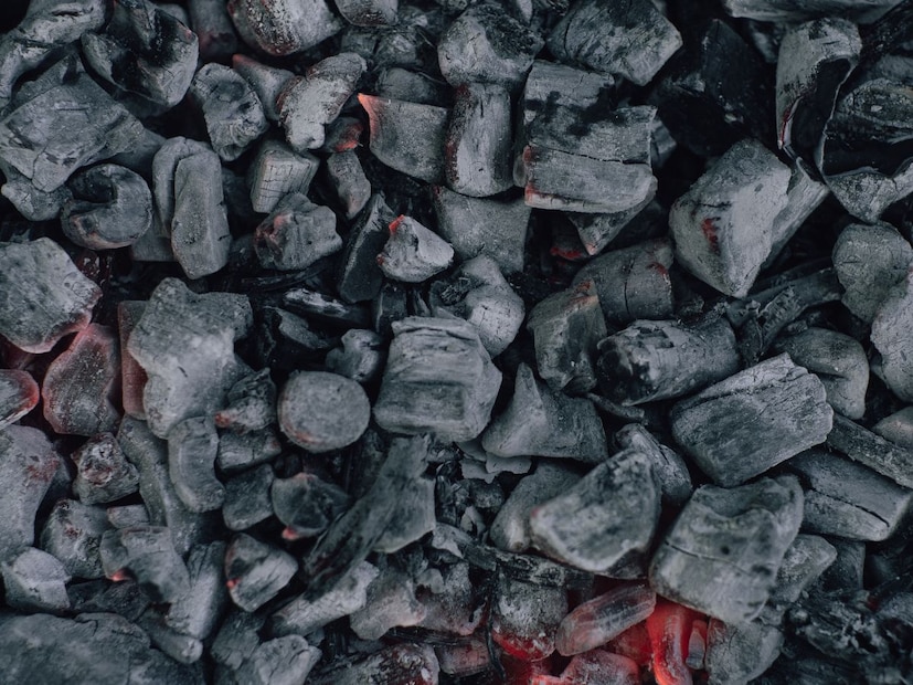 भारताच्या एकूण कोळसा उत्पादनात झारखंडचा मोठा वाटा आहे, ज्यामुळे देशाला ऊर्जा सुरक्षिततेत मदत होते. वीज निर्मितीसाठी कोळसा हा आजही सर्वात मोठा स्त्रोत आहे आणि झारखंड या गरजा पूर्ण करण्यात महत्त्वाची भूमिका बजावतो.