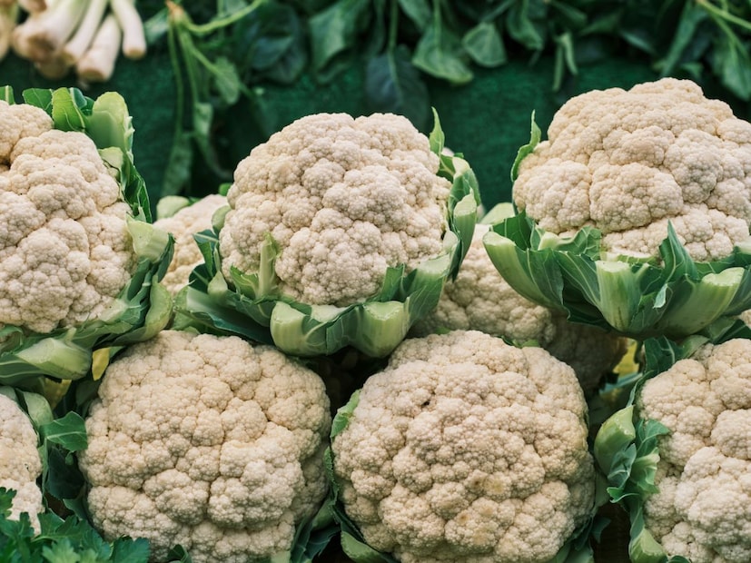 फ्लॉवरच्या फुलांमध्ये आणि त्याच्या छोट्या पोकळ्यांमध्ये सूक्ष्म कीटक आणि जंतू लपलेले असतात. हे डोळ्यांना दिसत नाहीत, पण शरीरात गेल्यावर पोटदुखी, विषबाधा, उलटी-दस्त, आणि इन्फेक्शन निर्माण करू शकतात. त्यामुळे फ्लॉवर शिजवण्याआधी ते योग्य प्रकारे स्वच्छ करणं अत्यंत आवश्यक आहे.