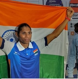 गावकऱ्यांनी ठरवलं शापित! देशासाठी मेडल मिळवून दाखवलं अन् झाली कोट्याधीश गावकऱ्यांनी ठरवलं शापित! देशासाठी मेडल मिळवून दाखवलं अन् झाली कोट्याधीश