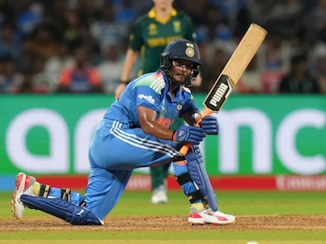 टीम इंडियाची 'लेडी DSP', बॅटिंग अन् बॉलिंगमध्येही ऑन ड्युटी, वर्ल्ड कप फायनलपर्यंत एकटी नडली!